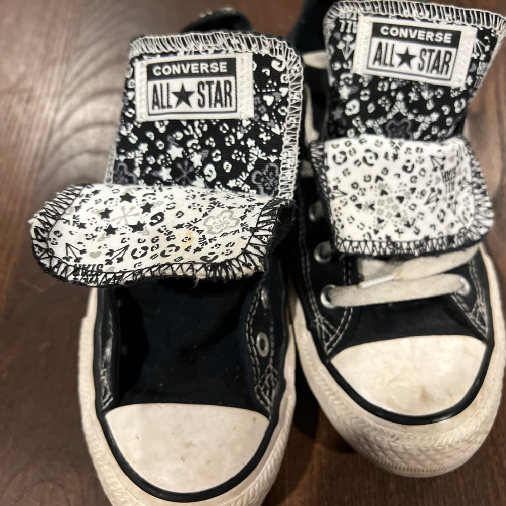 Converse black  with pattern *used*